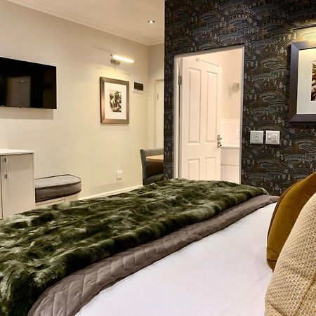 Alluvia Boutique Winery & Luxury Accommodation Stellenbosch Rom bilde A bedroom at the hotel