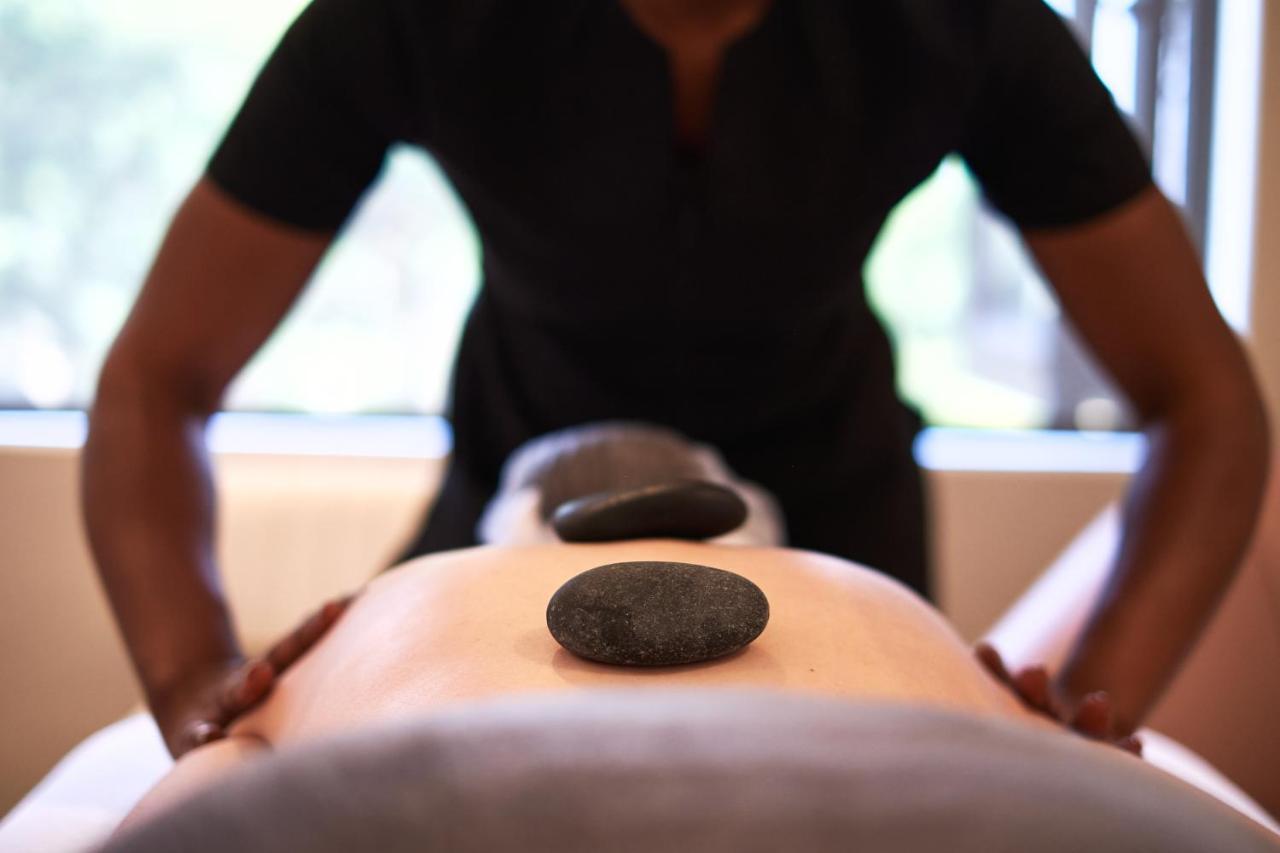 Alluvia Boutique Winery & Luxury Accommodation Stellenbosch Eksteriør bilde Hot stone massage