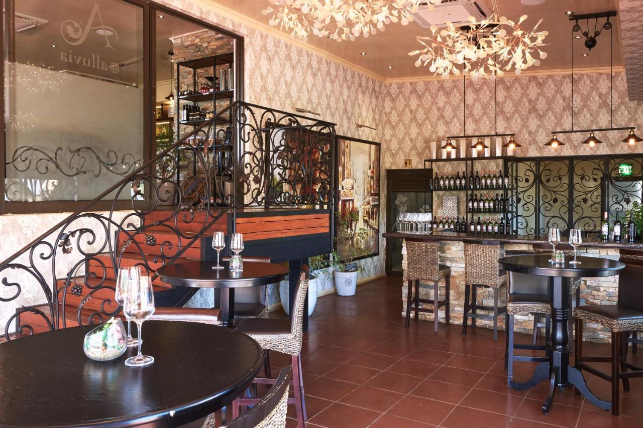 Alluvia Boutique Winery & Luxury Accommodation Stellenbosch Eksteriør bilde The interior of the wine bar