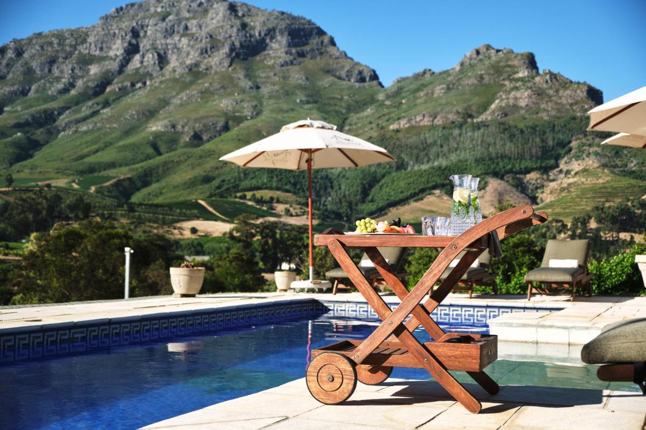 Alluvia Boutique Winery & Luxury Accommodation Stellenbosch Eksteriør bilde A poolside bar cart