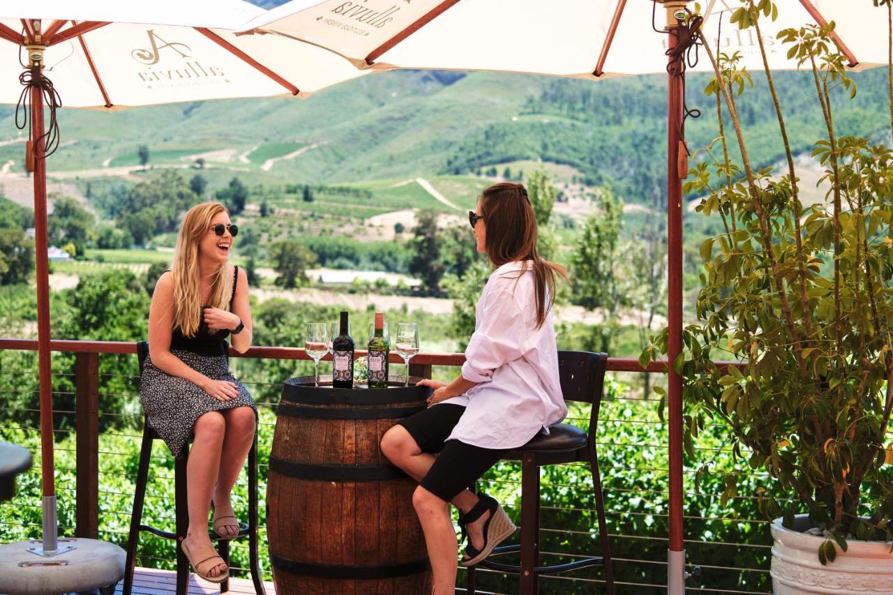 Alluvia Boutique Winery & Luxury Accommodation Stellenbosch Eksteriør bilde Wine tasting at a winery in Marlborough, New Zealand