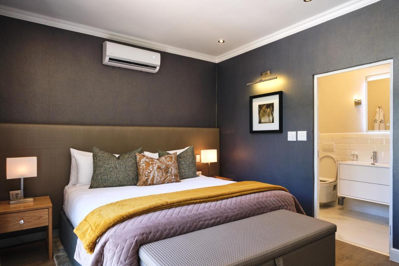 Alluvia Boutique Winery & Luxury Accommodation Stellenbosch Eksteriør bilde A bedroom at the Cape Heritage