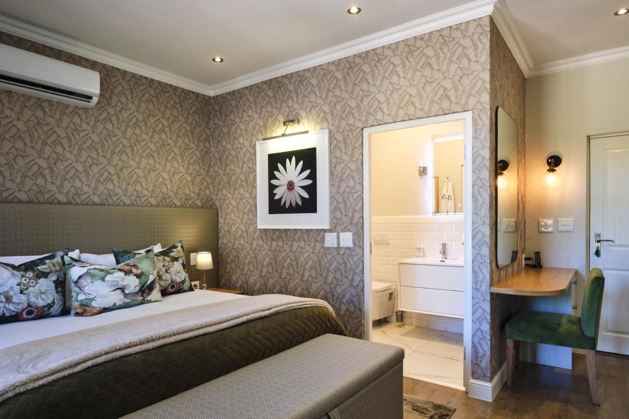 Alluvia Boutique Winery & Luxury Accommodation Stellenbosch Eksteriør bilde A bedroom at the Cape Heritage