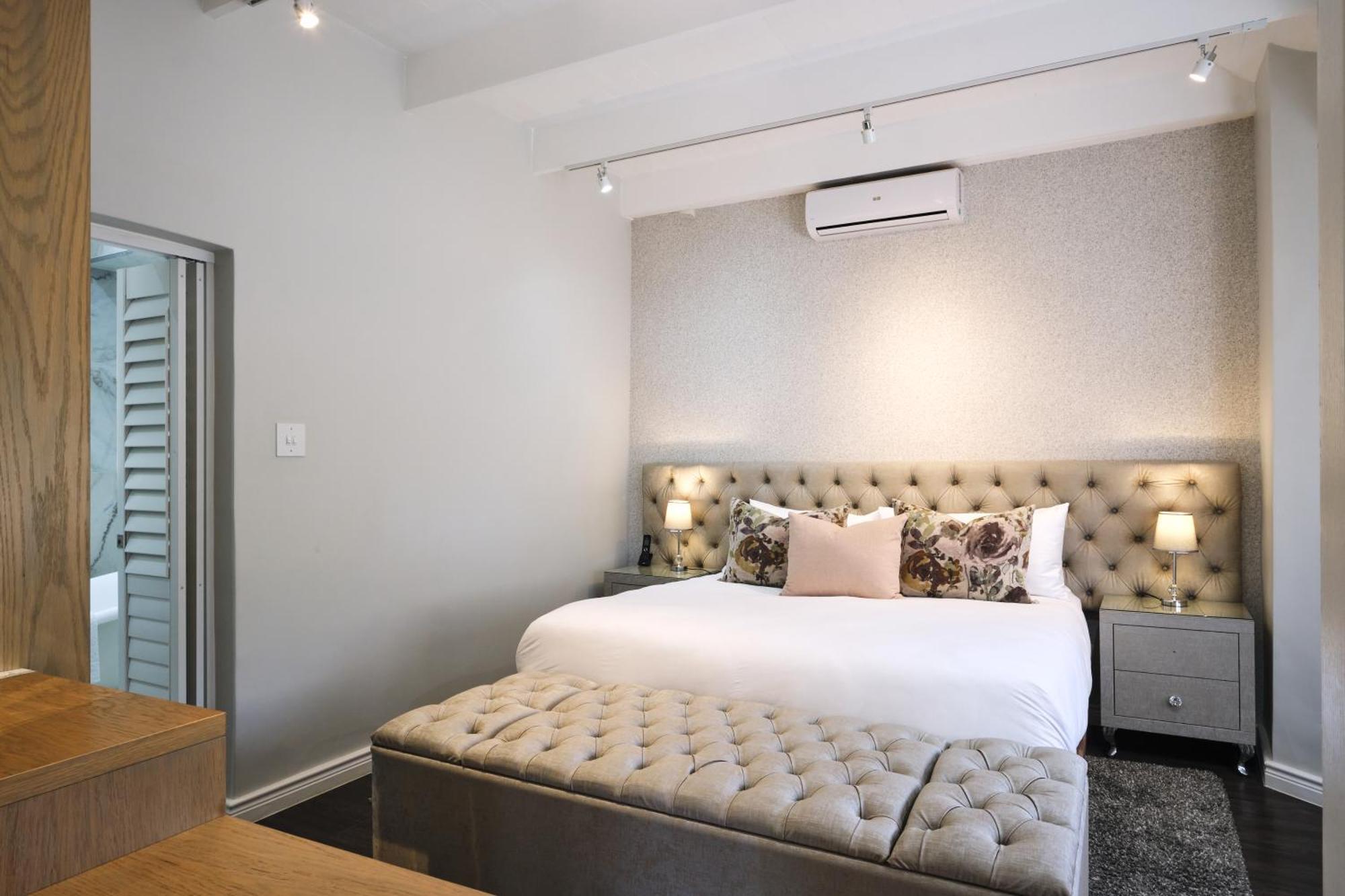Alluvia Boutique Winery & Luxury Accommodation Stellenbosch Rom bilde A bedroom at the Cape Heritage
