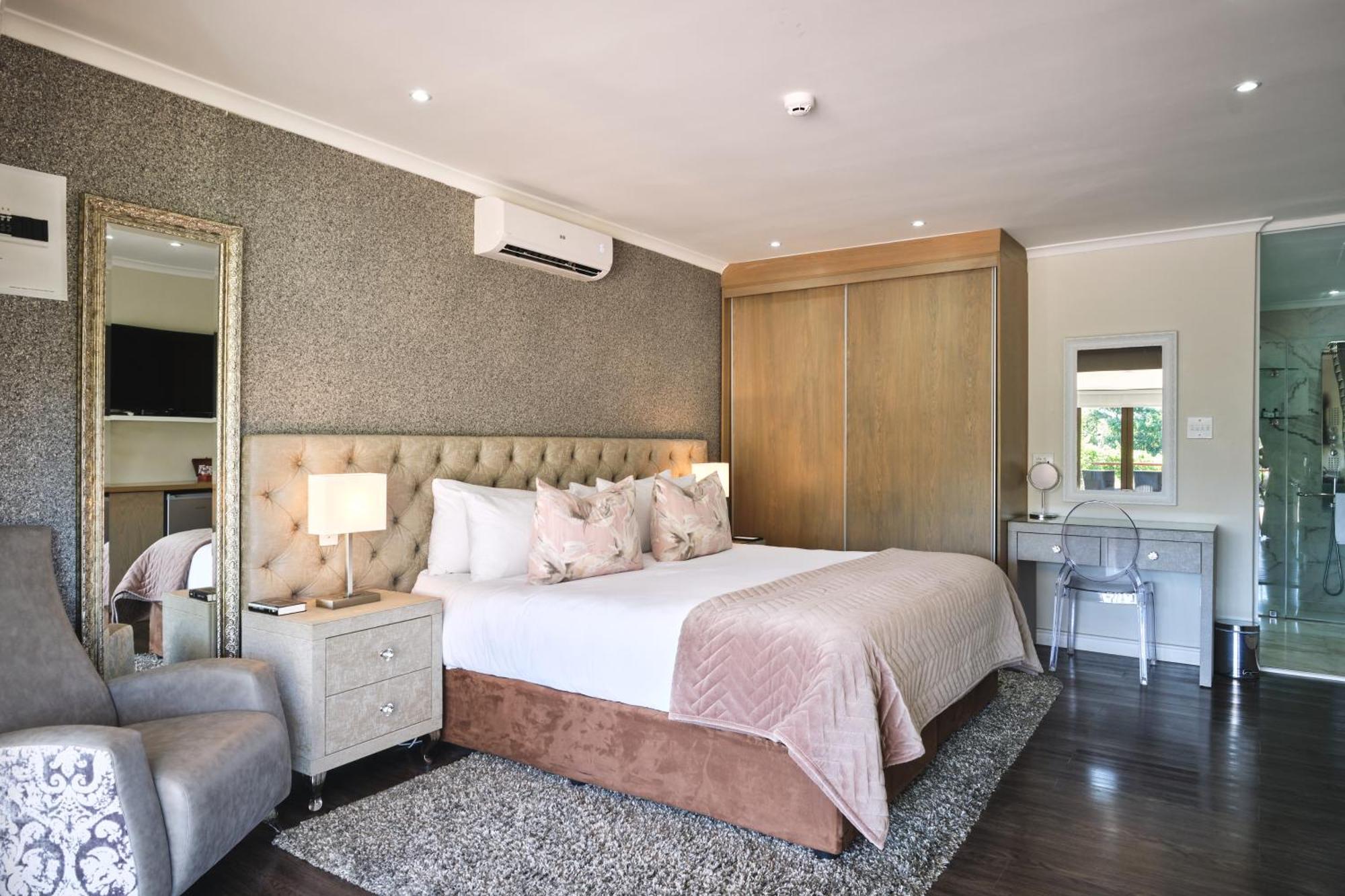Alluvia Boutique Winery & Luxury Accommodation Stellenbosch Rom bilde A bedroom at the Cape Heritage