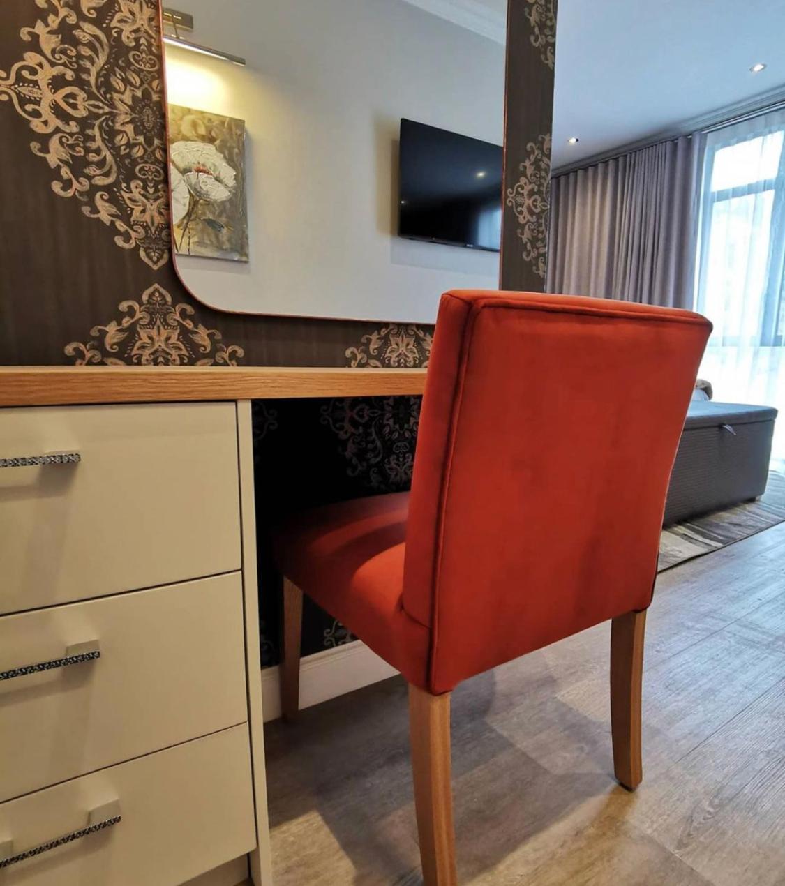 Alluvia Boutique Winery & Luxury Accommodation Stellenbosch Rom bilde A chair