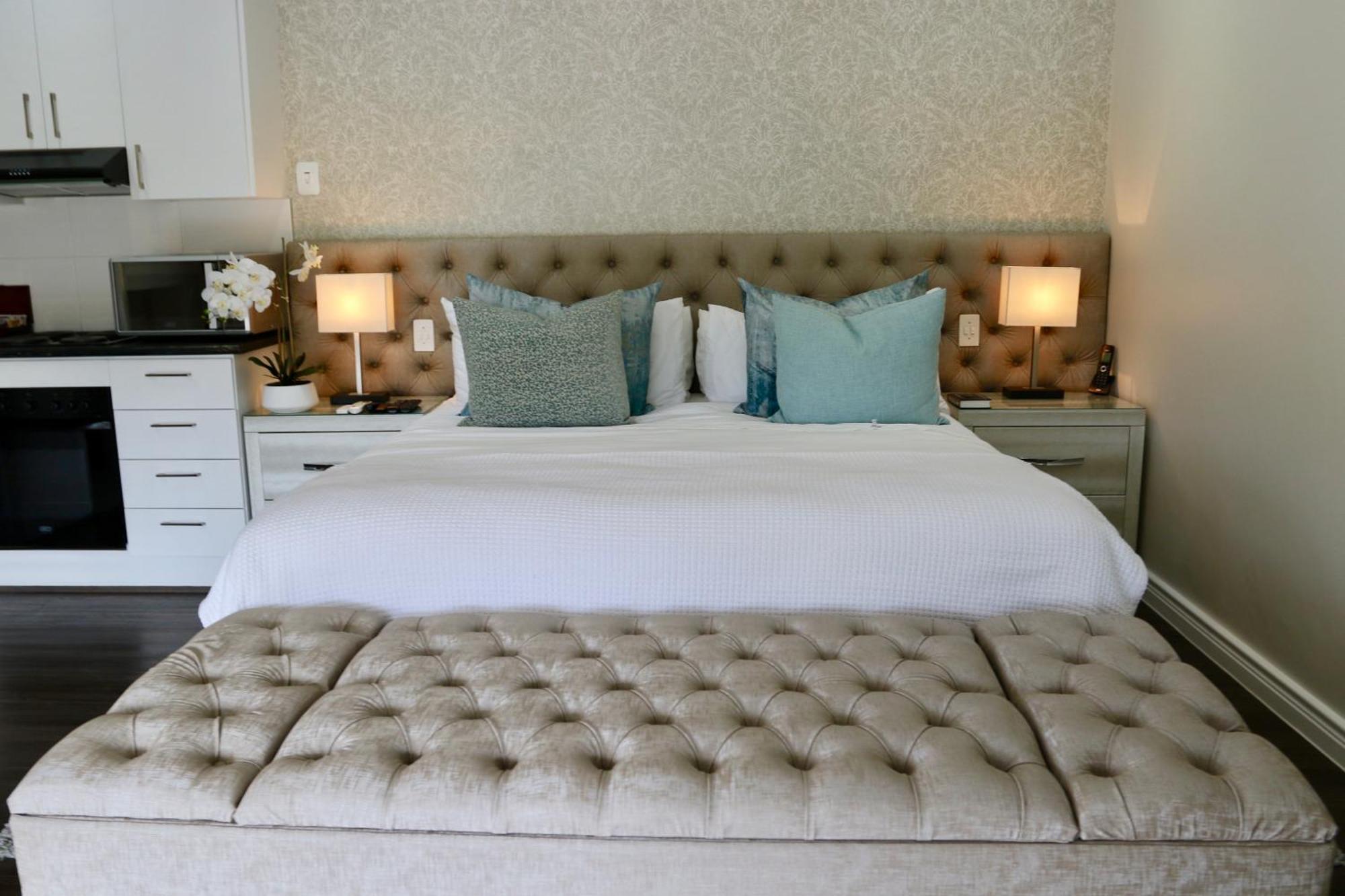 Alluvia Boutique Winery & Luxury Accommodation Stellenbosch Rom bilde A bedroom at the hotel